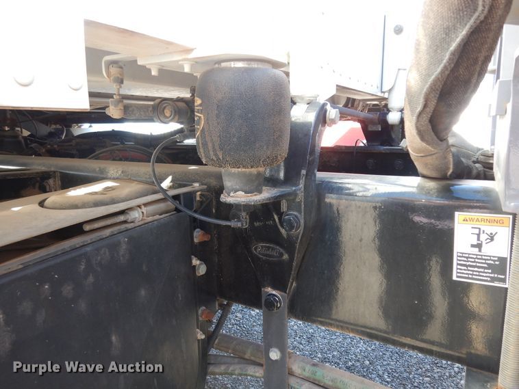 image for item DJ7487 2015 Peterbilt 365  crane truck