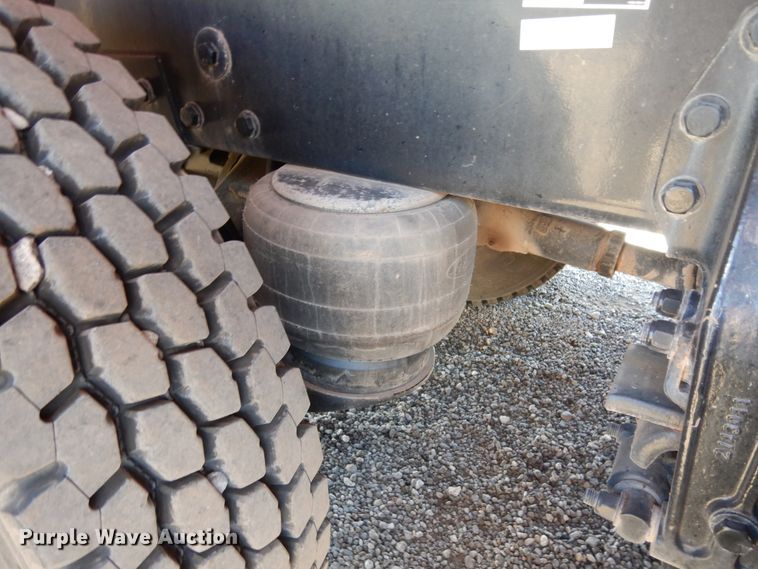 image for item DJ7487 2015 Peterbilt 365  crane truck