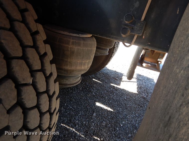 image for item DJ7487 2015 Peterbilt 365  crane truck