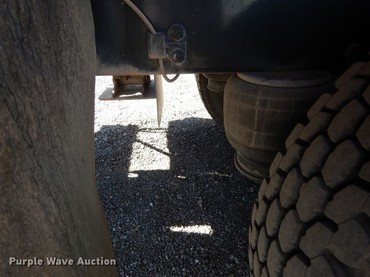 image for item DJ7487 2015 Peterbilt 365  crane truck