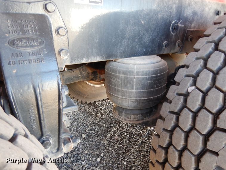 image for item DJ7487 2015 Peterbilt 365  crane truck