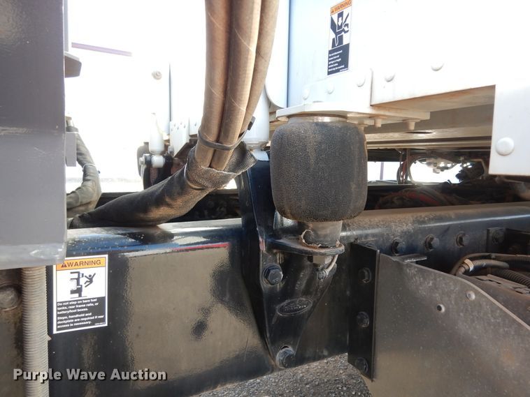 image for item DJ7487 2015 Peterbilt 365  crane truck