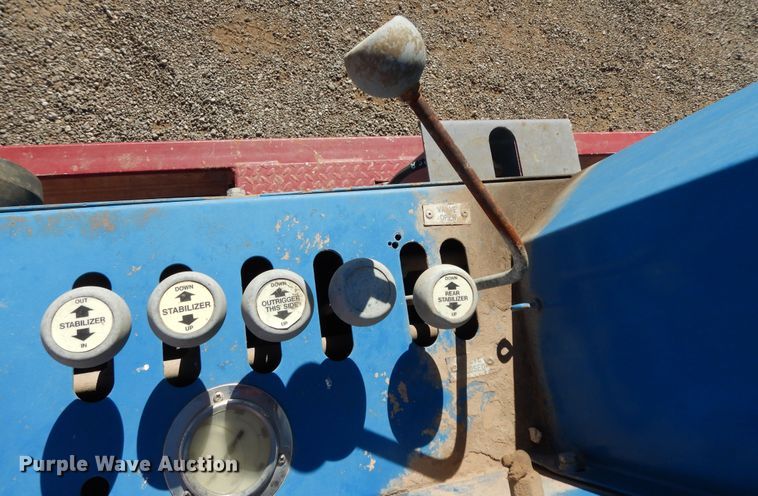 image for item DJ7487 2015 Peterbilt 365  crane truck