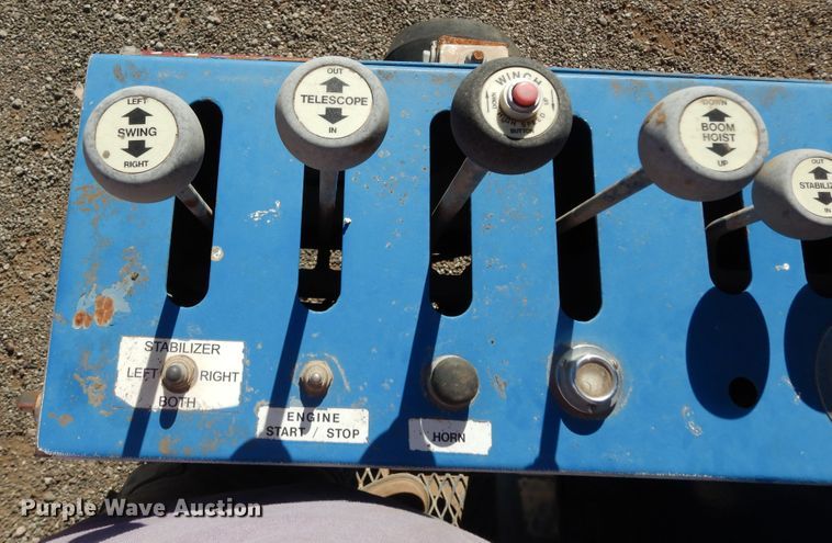 image for item DJ7487 2015 Peterbilt 365  crane truck