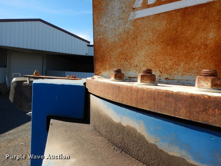 image for item DJ7487 2015 Peterbilt 365  crane truck