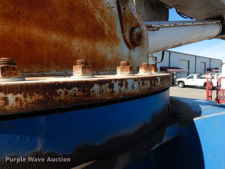 image for item DJ7487 2015 Peterbilt 365  crane truck