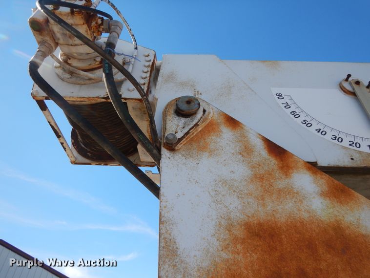 image for item DJ7487 2015 Peterbilt 365  crane truck