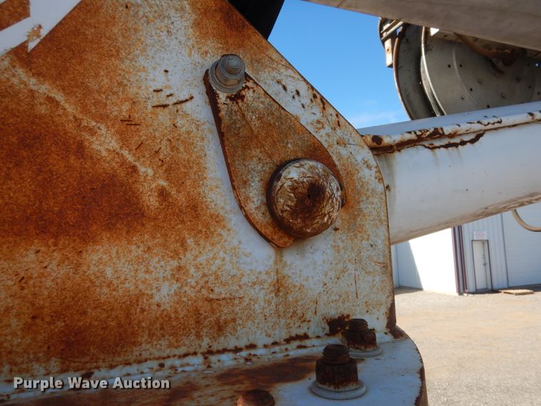 image for item DJ7487 2015 Peterbilt 365  crane truck