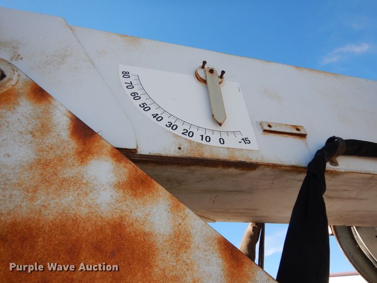 image for item DJ7487 2015 Peterbilt 365  crane truck