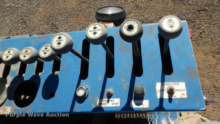 image for item DJ7487 2015 Peterbilt 365  crane truck