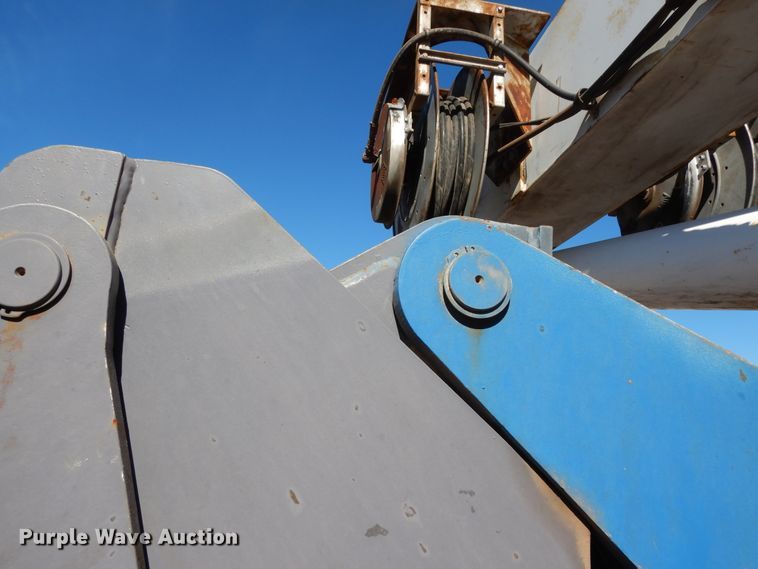 image for item DJ7487 2015 Peterbilt 365  crane truck