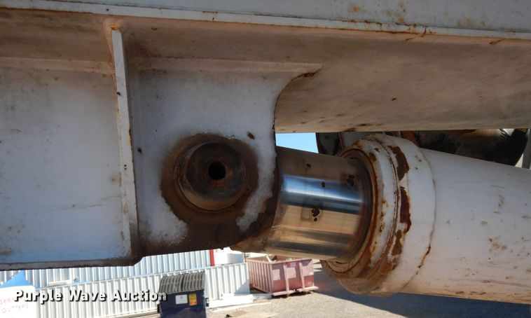 image for item DJ7487 2015 Peterbilt 365  crane truck