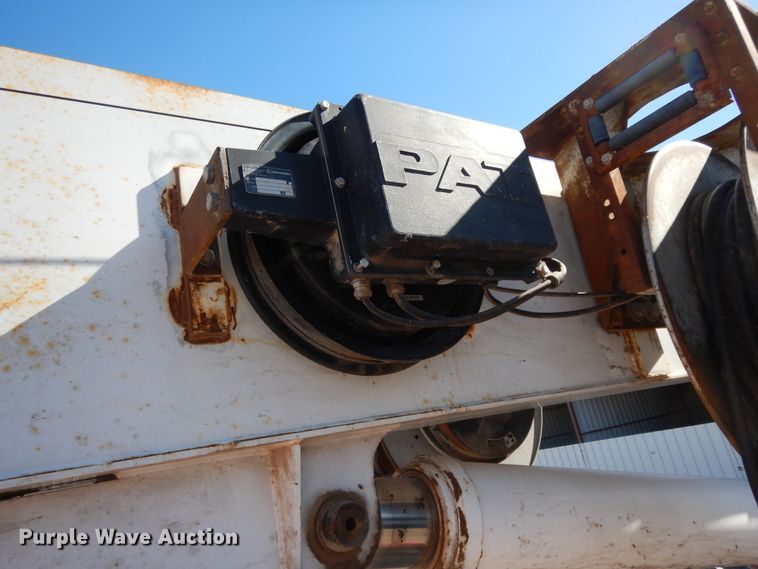 image for item DJ7487 2015 Peterbilt 365  crane truck