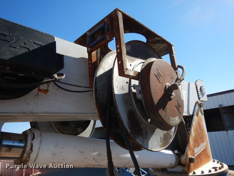 image for item DJ7487 2015 Peterbilt 365  crane truck