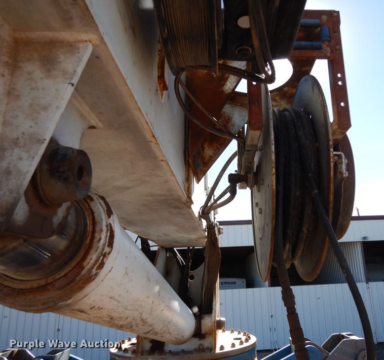 image for item DJ7487 2015 Peterbilt 365  crane truck