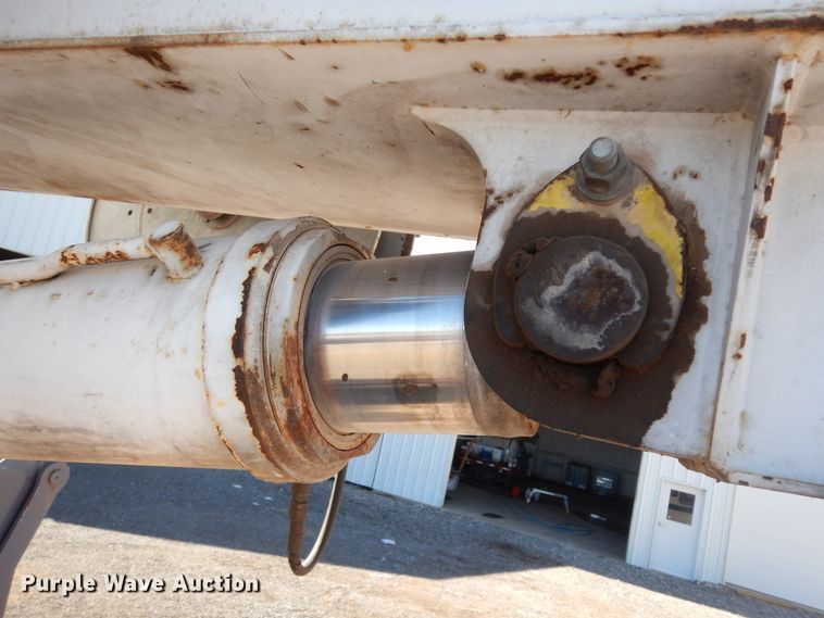 image for item DJ7487 2015 Peterbilt 365  crane truck