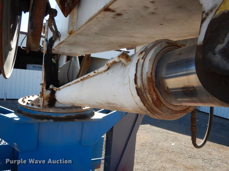 image for item DJ7487 2015 Peterbilt 365  crane truck