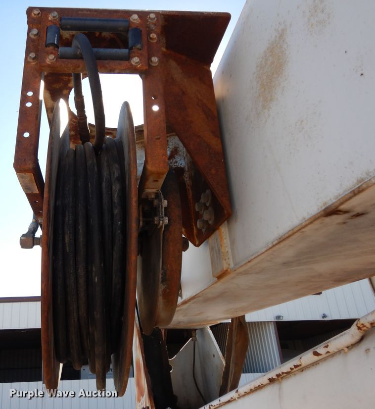 image for item DJ7487 2015 Peterbilt 365  crane truck