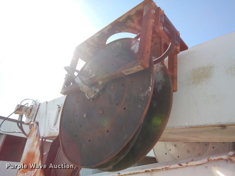 image for item DJ7487 2015 Peterbilt 365  crane truck