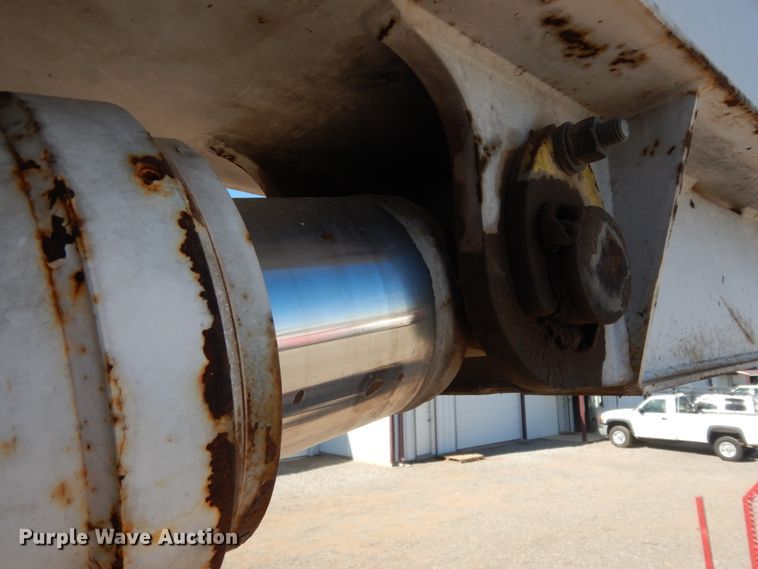 image for item DJ7487 2015 Peterbilt 365  crane truck