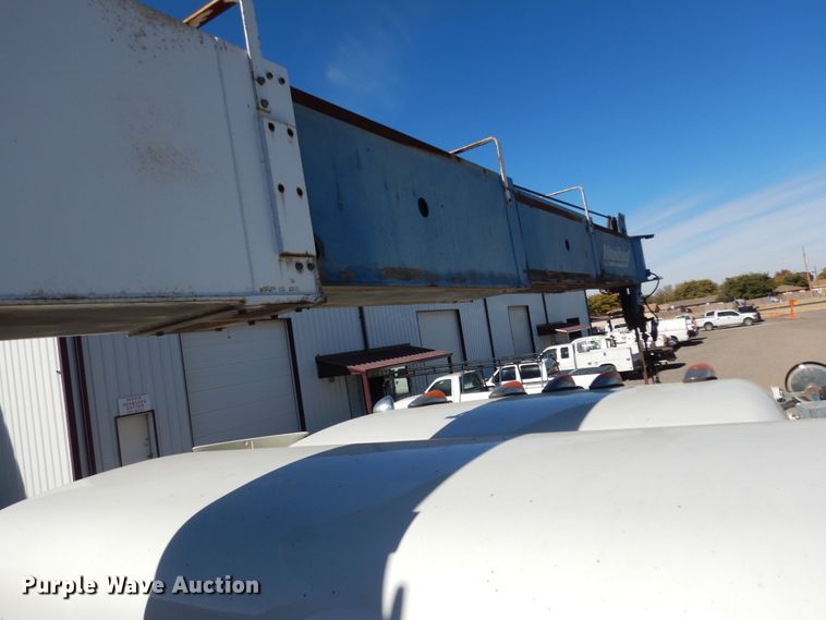 image for item DJ7487 2015 Peterbilt 365  crane truck