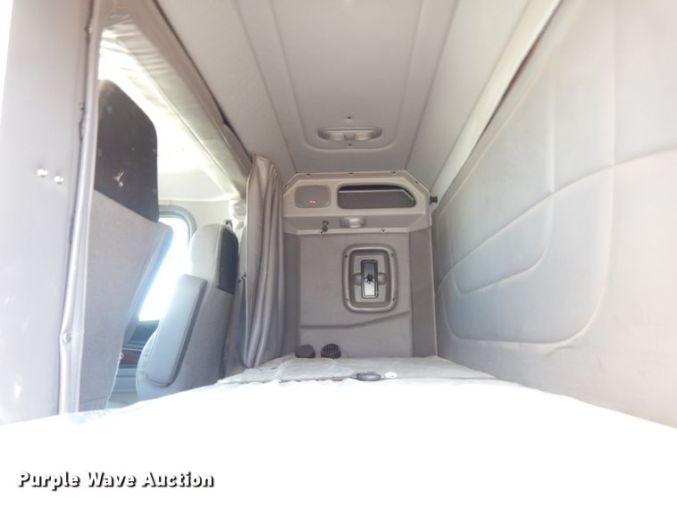 image for item DJ7487 2015 Peterbilt 365  crane truck