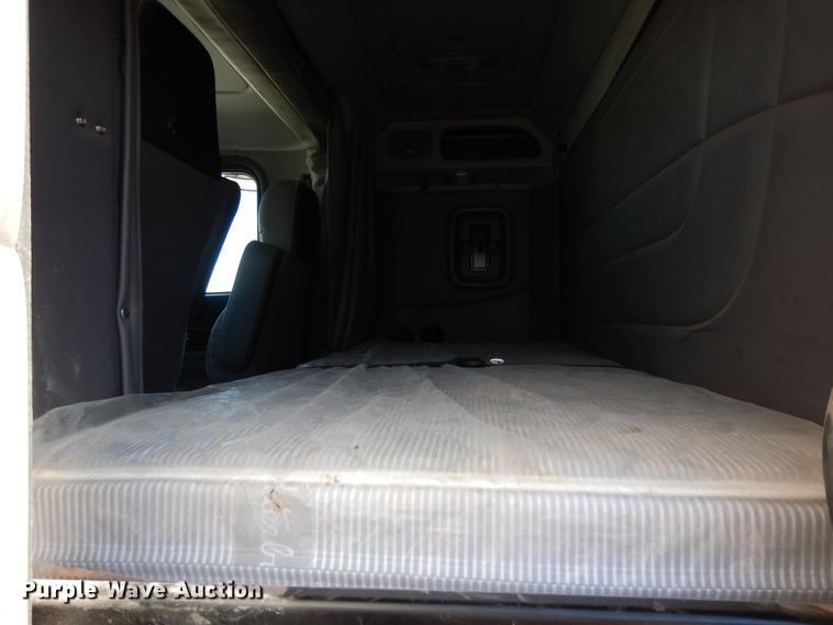 image for item DJ7487 2015 Peterbilt 365  crane truck