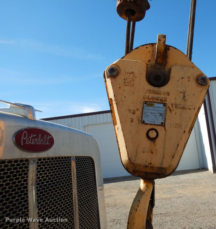 image for item DJ7487 2015 Peterbilt 365  crane truck