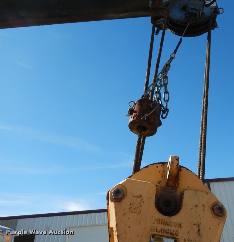 image for item DJ7487 2015 Peterbilt 365  crane truck