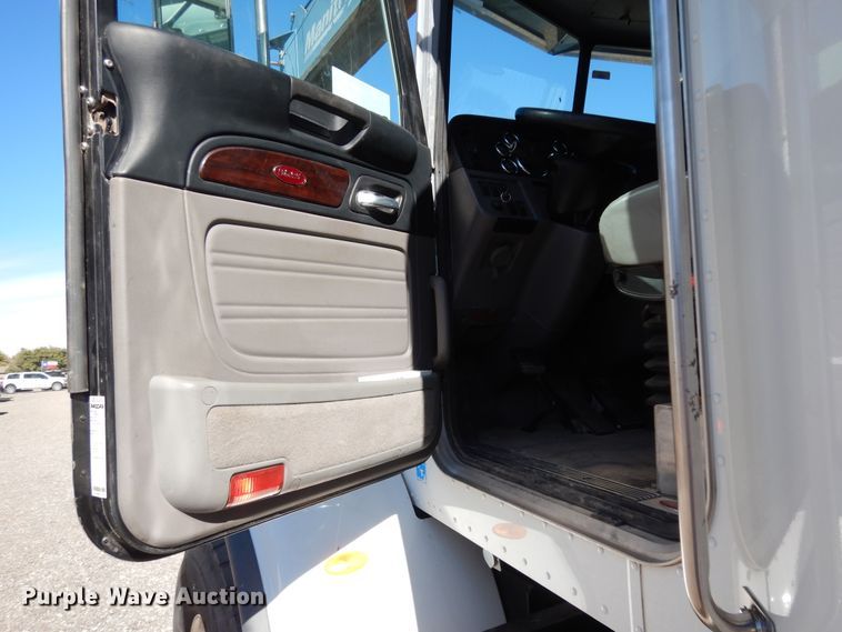 image for item DJ7487 2015 Peterbilt 365  crane truck