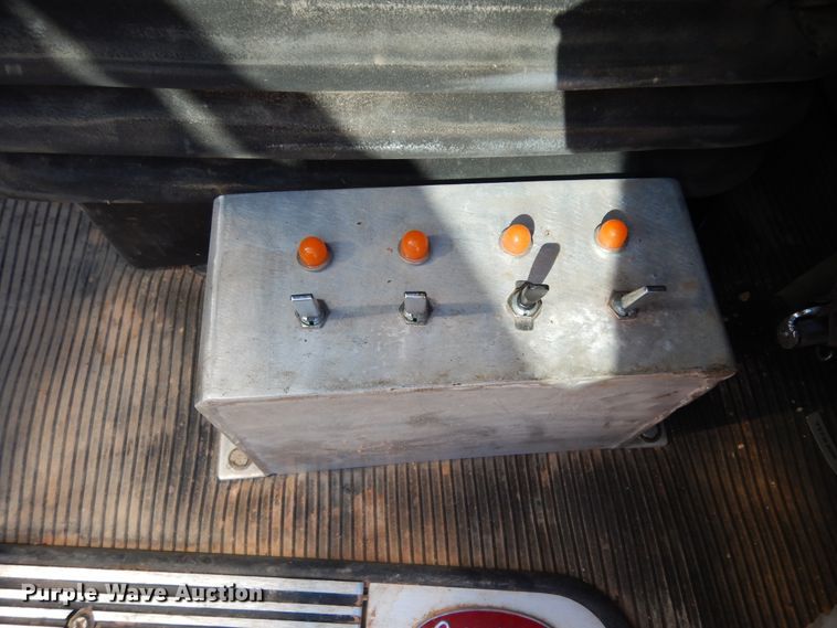 image for item DJ7487 2015 Peterbilt 365  crane truck