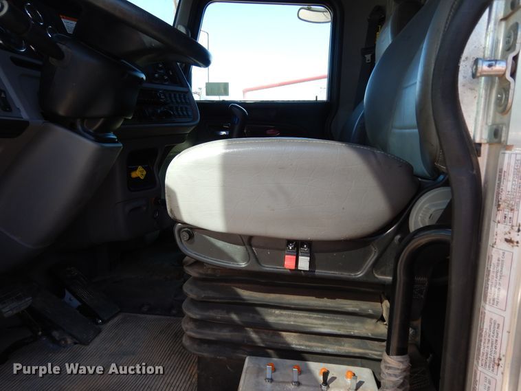 image for item DJ7487 2015 Peterbilt 365  crane truck