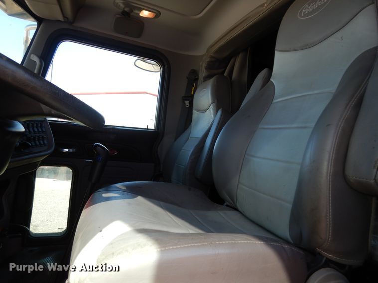 image for item DJ7487 2015 Peterbilt 365  crane truck