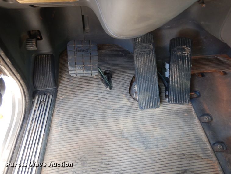 image for item DJ7487 2015 Peterbilt 365  crane truck