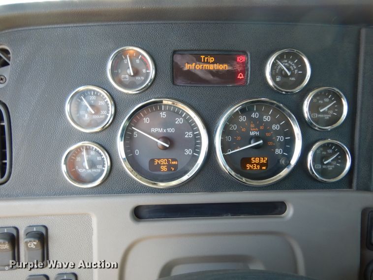 image for item DJ7487 2015 Peterbilt 365  crane truck