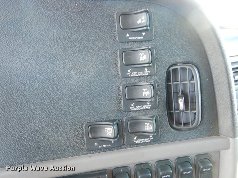 image for item DJ7487 2015 Peterbilt 365  crane truck