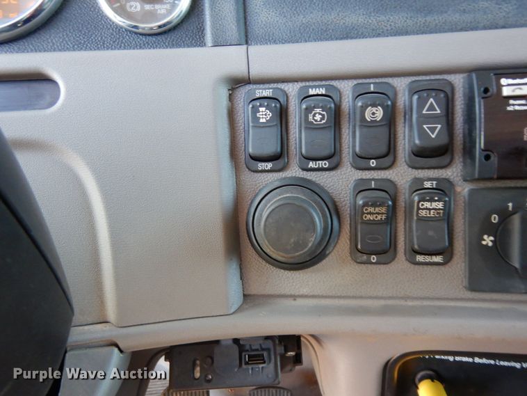 image for item DJ7487 2015 Peterbilt 365  crane truck