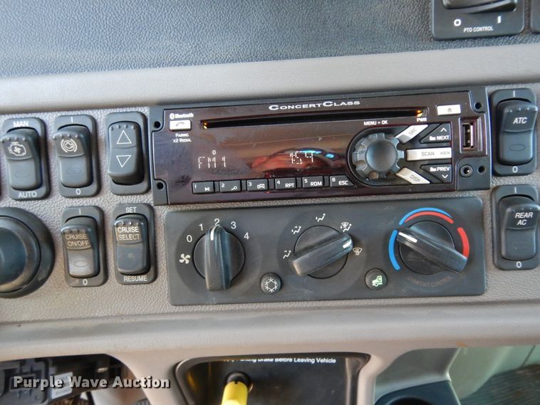 image for item DJ7487 2015 Peterbilt 365  crane truck