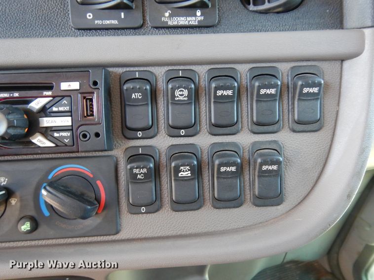 image for item DJ7487 2015 Peterbilt 365  crane truck