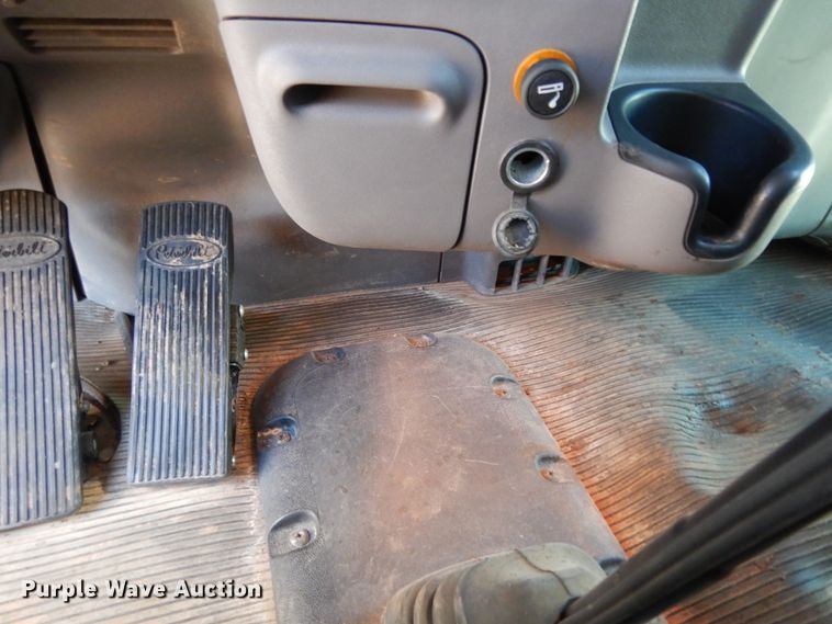 image for item DJ7487 2015 Peterbilt 365  crane truck