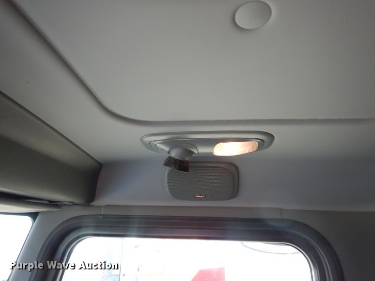 image for item DJ7487 2015 Peterbilt 365  crane truck