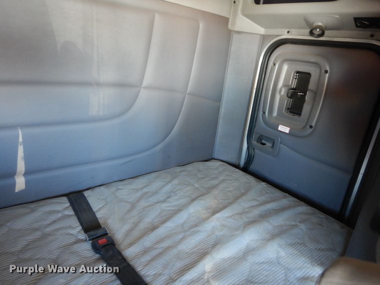 image for item DJ7487 2015 Peterbilt 365  crane truck