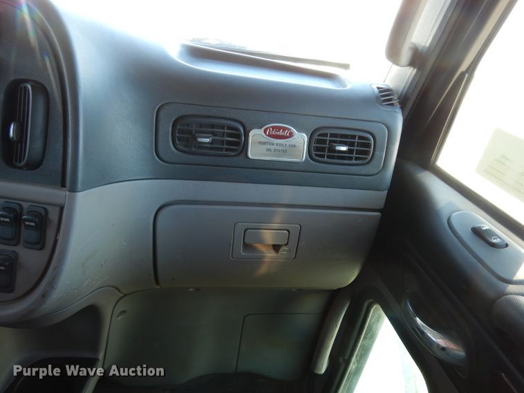 image for item DJ7487 2015 Peterbilt 365  crane truck