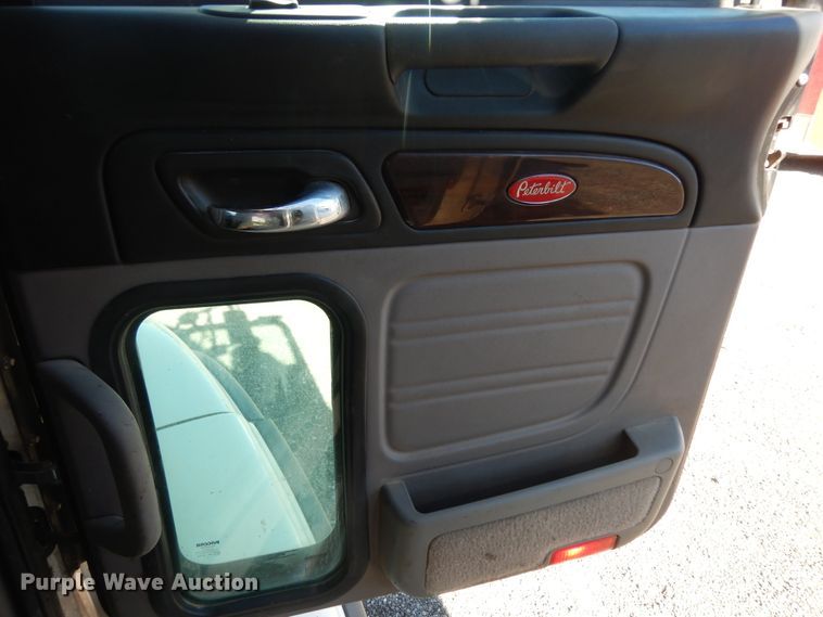 image for item DJ7487 2015 Peterbilt 365  crane truck