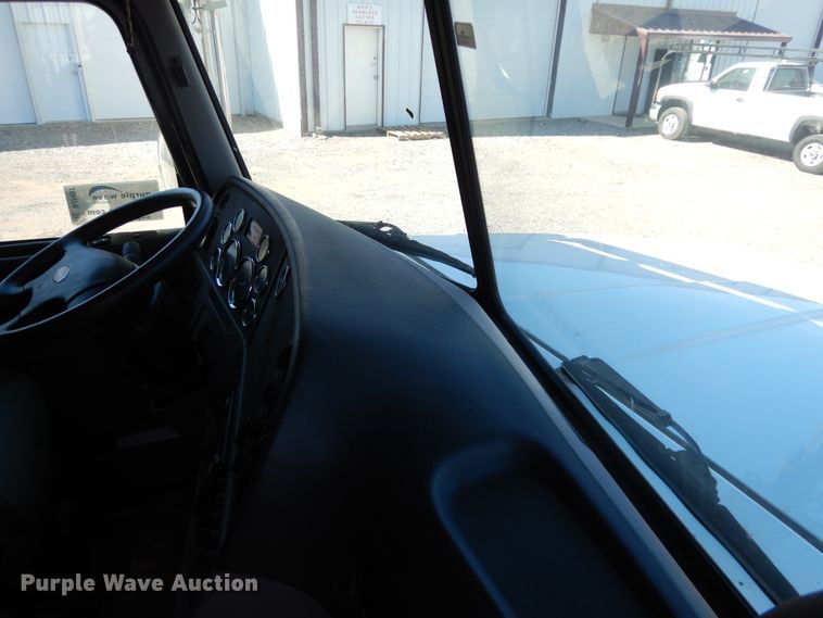 image for item DJ7487 2015 Peterbilt 365  crane truck