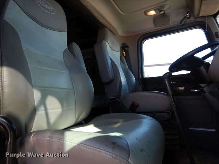 image for item DJ7487 2015 Peterbilt 365  crane truck