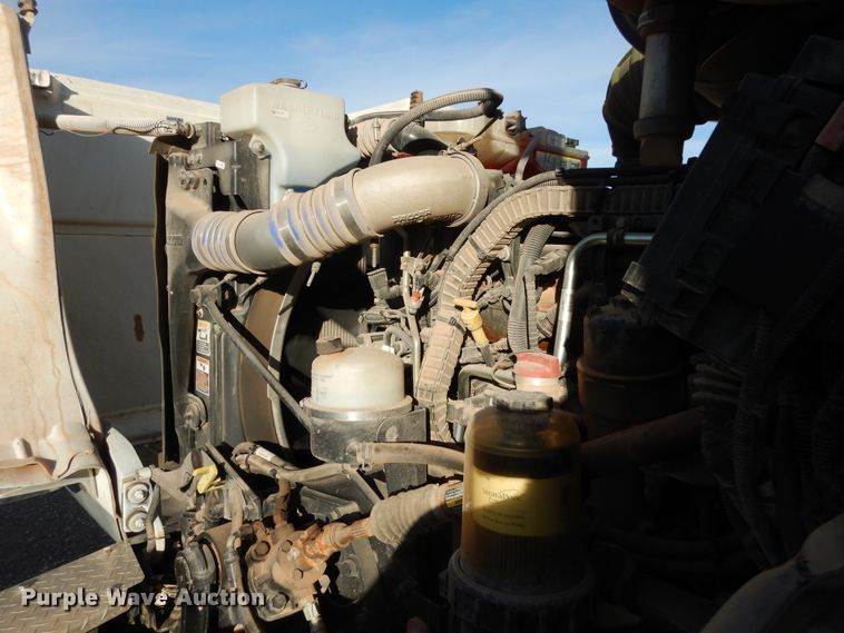 image for item DJ7487 2015 Peterbilt 365  crane truck