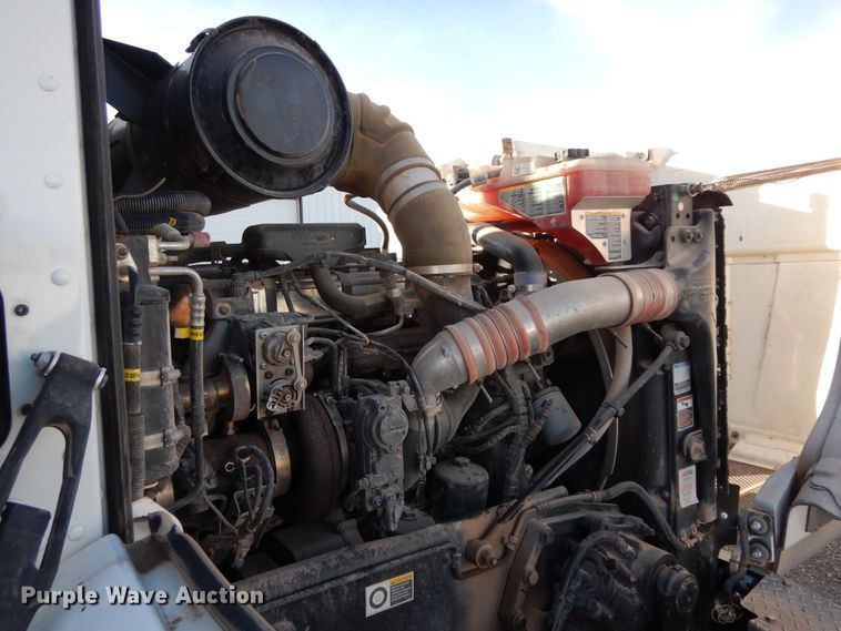 image for item DJ7487 2015 Peterbilt 365  crane truck