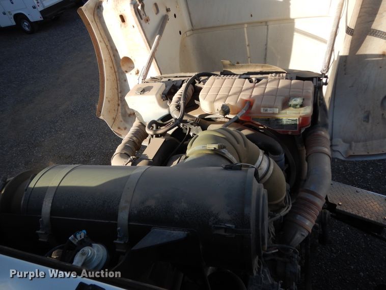 image for item DJ7487 2015 Peterbilt 365  crane truck