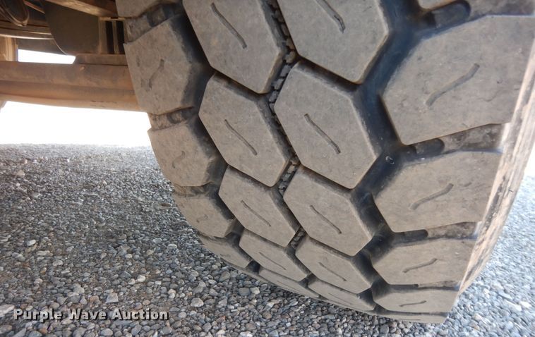 image for item DJ7487 2015 Peterbilt 365  crane truck